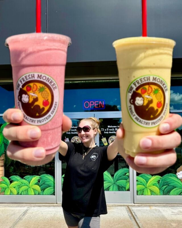 Let’s keep this weekend going with a drink in both hands, high protein of course🤠❤️🥤💙

#smoothies #shakes #smoothie #shake #juicebar #proteinshakes #healthyshakes #wheyprotein #plantbasedprotein #veganprotein #cleaneating #proteinsmoothies #highprotein #proteinsupplements #supplements
