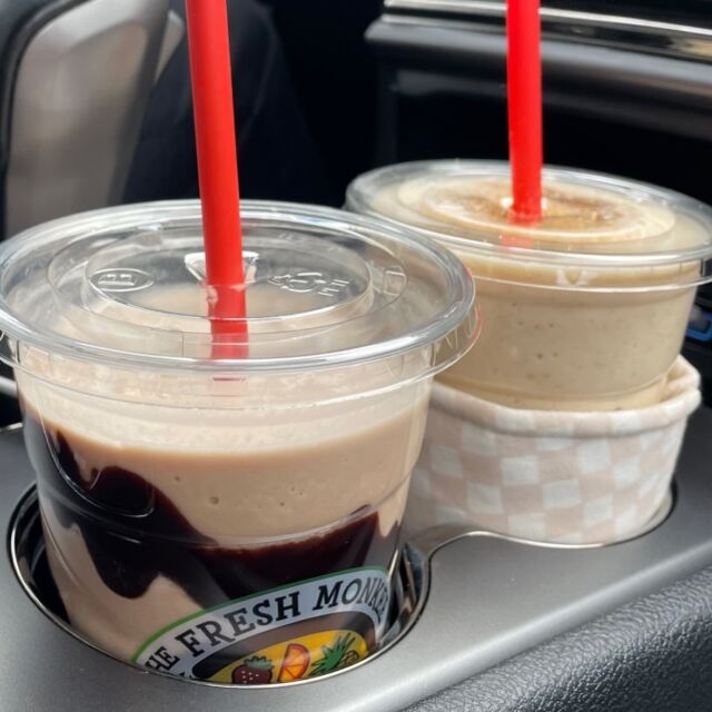 We’re dreaming of blue sky drives with the perfect grab-and-go meal 🤙🏻✨☀️🌴🤎🐵

📸 + drink cuff - @seamspretty 💗🌸 

#smoothies #shakes #smoothie #shake #juicebar #proteinshakes #healthyshakes #wheyprotein #plantbasedprotein #veganprotein #cleaneating #proteinsmoothies #highprotein #proteinsupplements #supplements