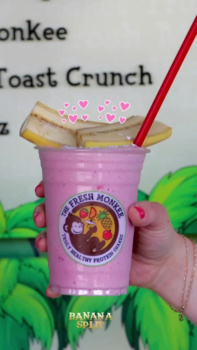 We go 🍌s for Banana Splits!

Made with milk, vanilla protein, unsweetened coconut shreds, banana, pineapple, strawberries, sugar-free chocolate drizzle.

#NationalBananaSplitDay #TheFreshMonkee #Smoothies #Smoothie #ProteinShakes #HealthyShakes #CleanEating #MealReplacement #HealthyLiving