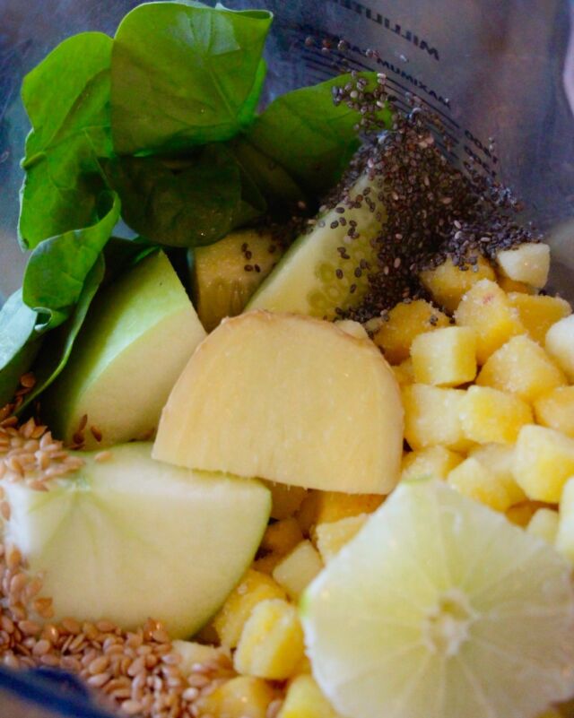 Look at all that green goodness!! 💚 Even the picky eaters will love this one. #NationalEatYourVegetablesDay

Ultimate Green: water, splash of pom, spinach, cucumber, green apple, banana, chia, flax, pineapple, ginger, and your choice of lemon, lime or orange.

#TheFreshMonkee #Smoothies #Smoothie #ProteinShakes #HealthyShakes #CleanEating #MealReplacement #HealthyLiving