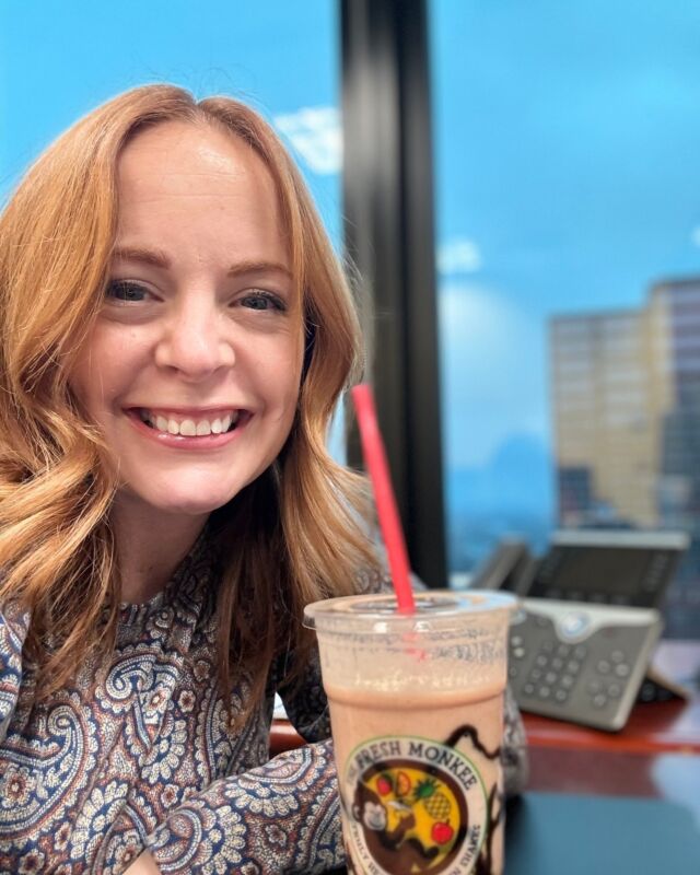 Tag a mom who would love a healthy protein-packed shake to fuel her workday!

#TheFreshMonkee #Smoothies #Smoothie #ProteinShakes #HealthyShakes #CleanEating #MealReplacement #HealthyLiving