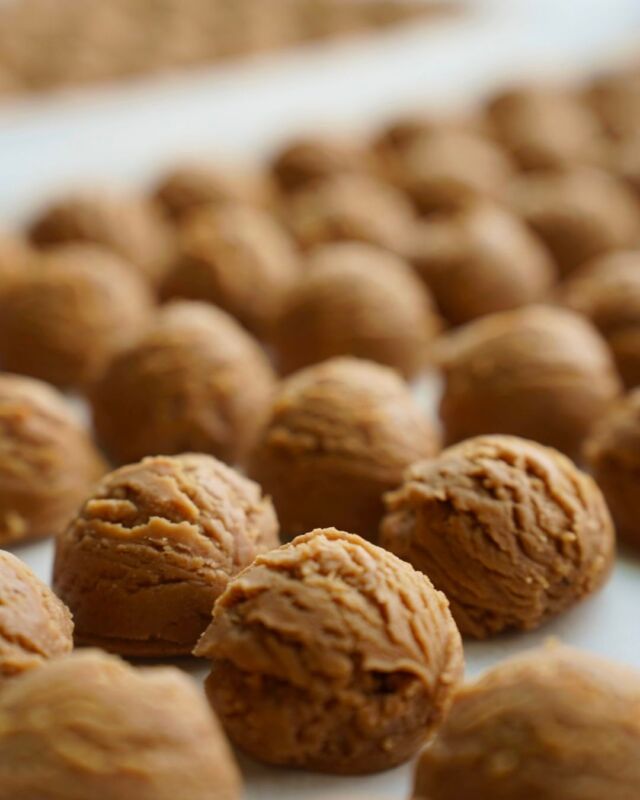 Sweet treats that are ready when you are! Satisfy your cravings without skipping a beat 🙌

#MonkeeBalllz #HealthySnacks #MindfulEating #NutritionFirst #TheFreshMonkee
