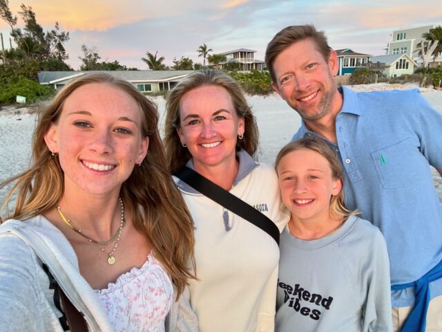 🔔Florida finally on The Monkee map🔔
YES YES YES 🙌 
This adorable family will be the first to take our lil Monkee to the highly desired Florida!! 🌴 
Jenn and Andy will bring their years of management experience and develop THREE shops, to begin with 😍 and grow from there. 🌴
Question: why the heck are all of our families so dang good lookin?! 
🌴
Please help us welcome another incredible state and group into our increasingly growing circle! 
🌴
Please email me:
Judy@TheFreshMonkee.com
with any questions and Thank you for your amazing continued support!! 💕