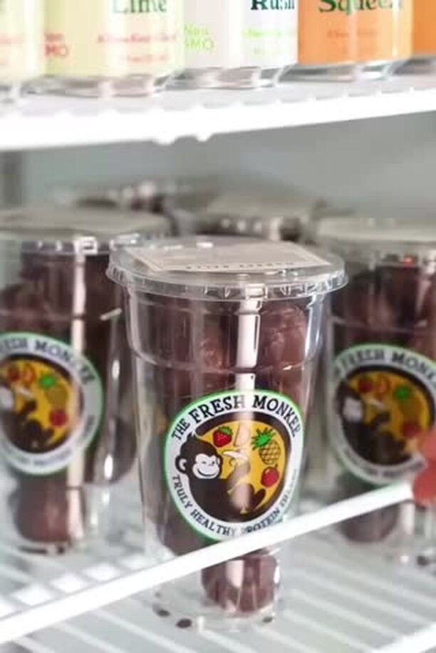Monkee ballz > your average snack🙈 Packed with peanut butter, chocolate whey protein, and all REAL ingredients, they’re the perfect match for your shake!

#ProteinSnacks #HealthySnacks #ProteinPacked #SnackSmart #FitnessFood #GuiltFreeTreats #ProteinShake #ChocolateWhey #TheFreshMonkee